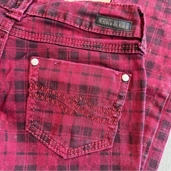 ALMOST FAMOUS Premium Red Plaid Distressed Skinny Jeans Size 1 - Picture 4 of 13